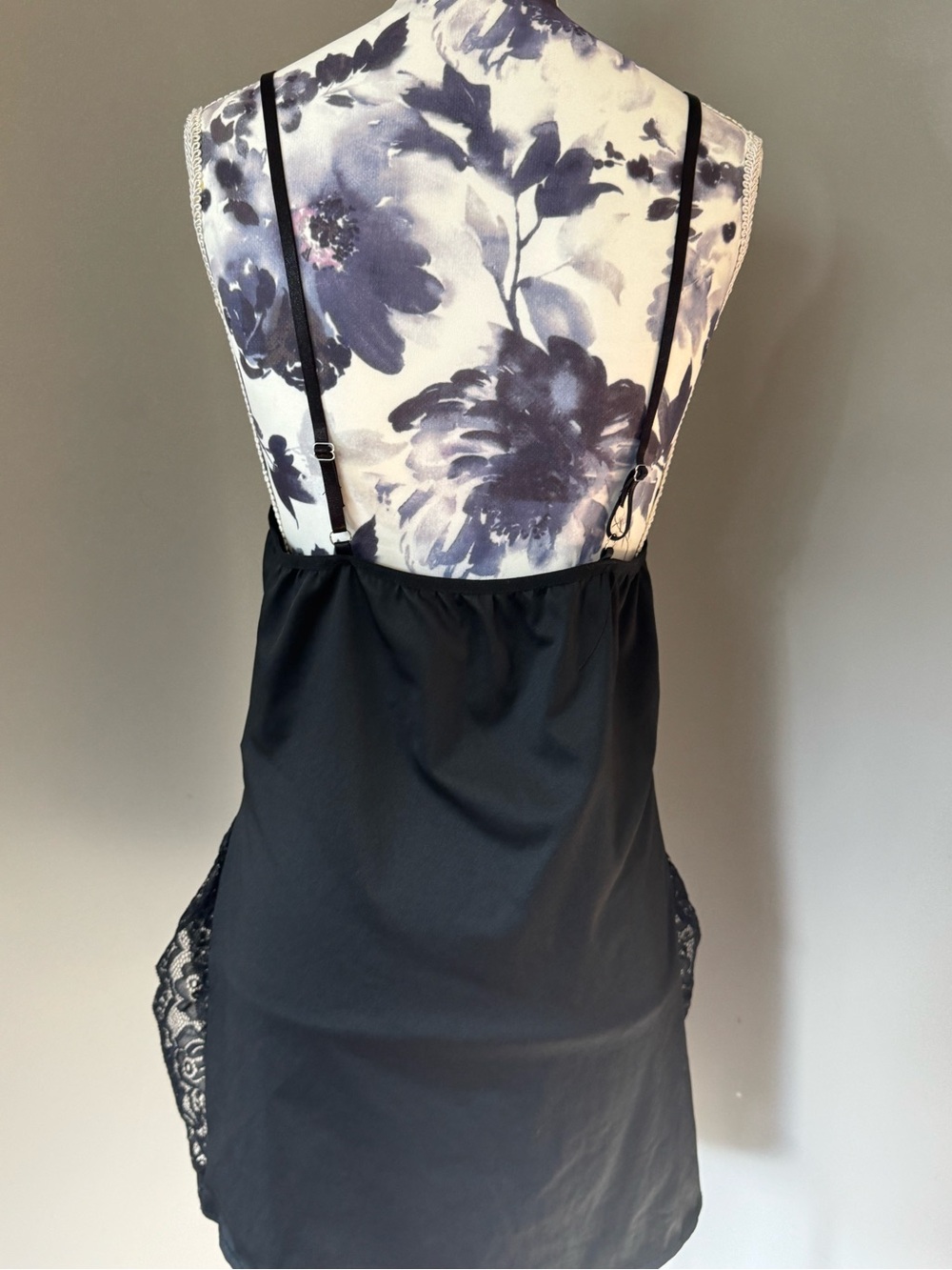 Black Lace Trim Chemise Slip with Adjustable Straps And Bow - Picture 2 of 6